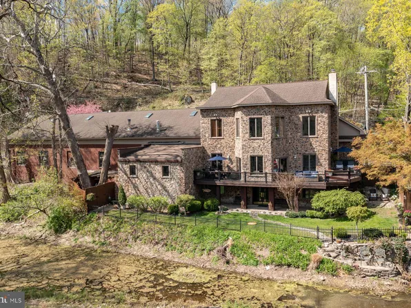 1820 Easton Rd, Kintnersville, PA 18930