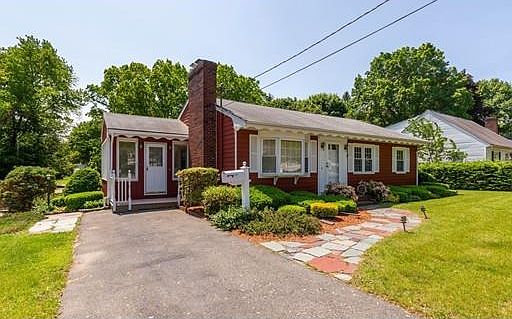 5th image of 444 Mount Vernon St