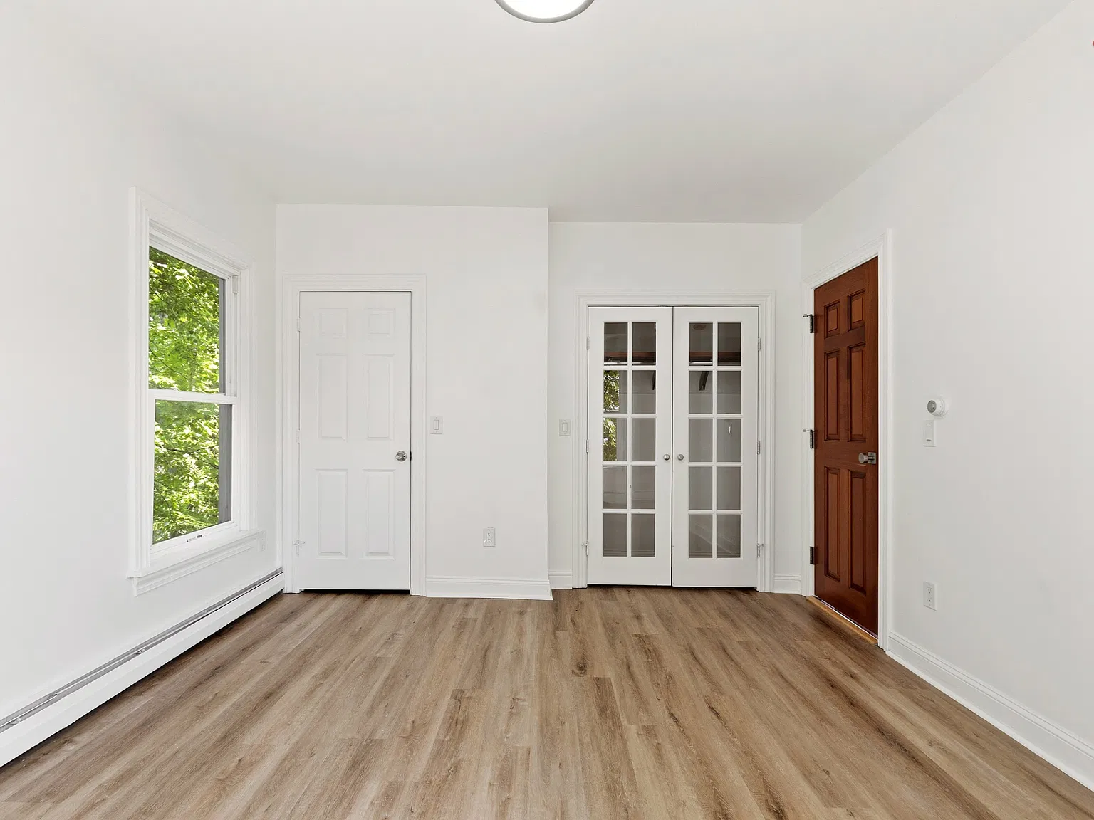 481 Danforth St — Photo 3