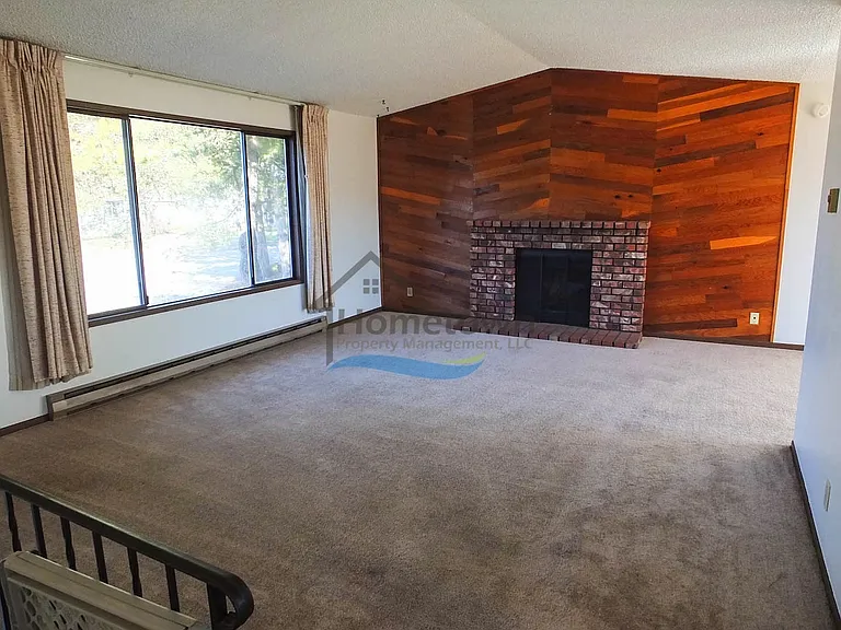 4424 W Redding Rd — Photo 4
