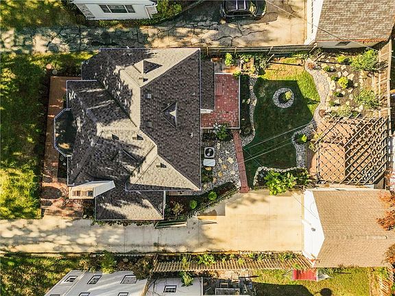 2nd image of 1018 W Gregory Blvd