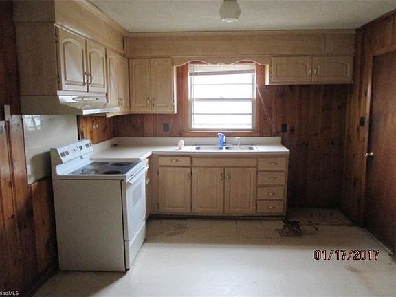 5th image of 627 Memphis St