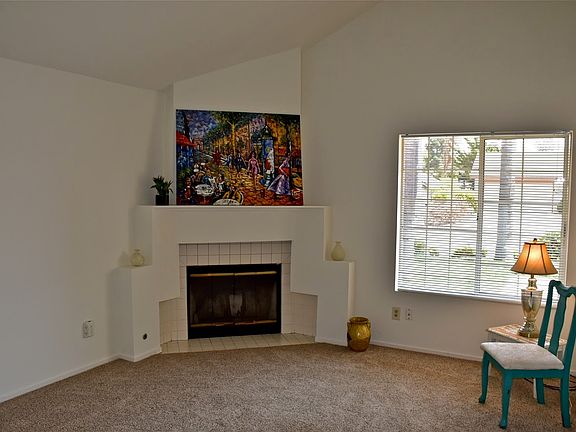 4th image of 1327 Woodmere Rd