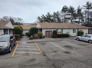 6 Parkcenter Dr #I, Deer Park, NY 11729