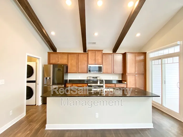 1011 Celia Ct — Photo 6