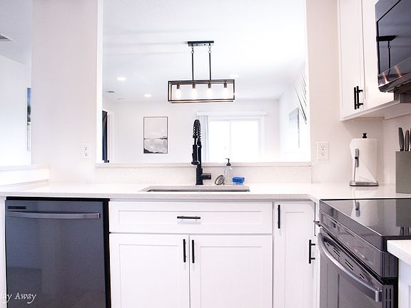 3rd image of 8 Bay Acres Ave #6
