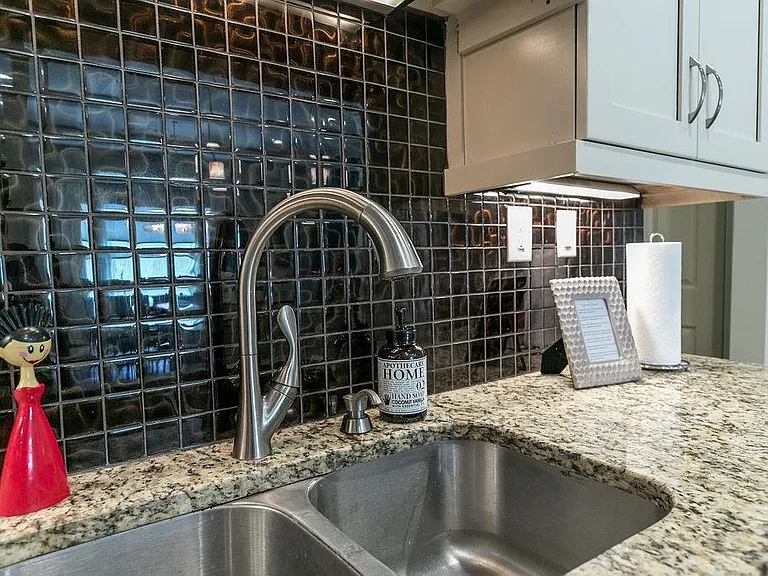 1084 Sanders Ave SE #A — Photo 11
