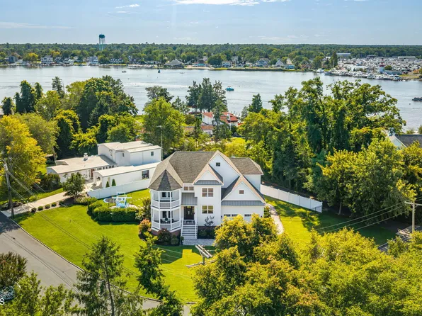 93 Flag Point Road, Toms River, NJ 08753