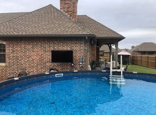 601 Woods Way, Moore, OK 73160