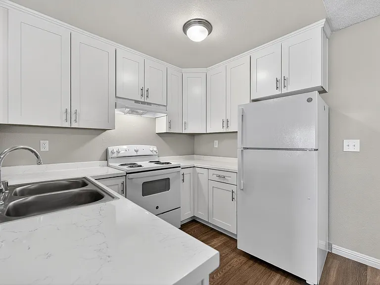 Prado Apartments — Photo 57