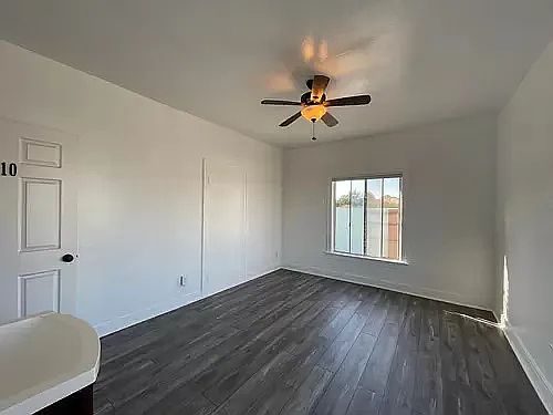 5th image of 200 W Grand Ave #2