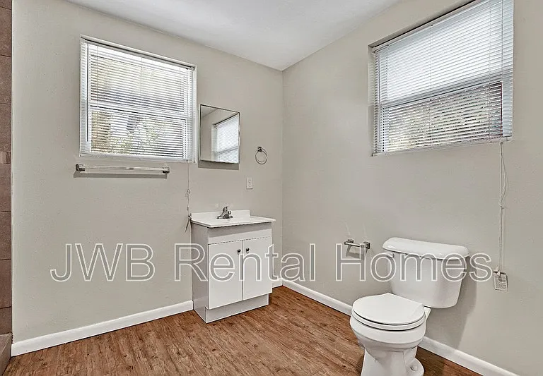31 W 45th St — Photo 11