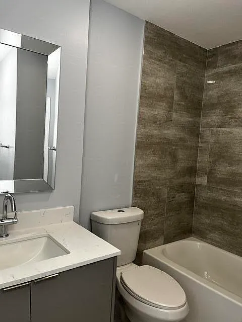 3 bed, 2.5 bath, 1302 sqft, $3,300 — Photo 3