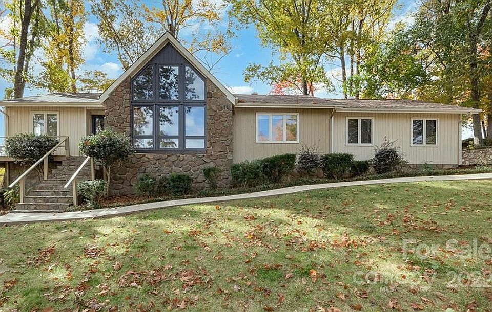 1st image of 137 Huntington Ln