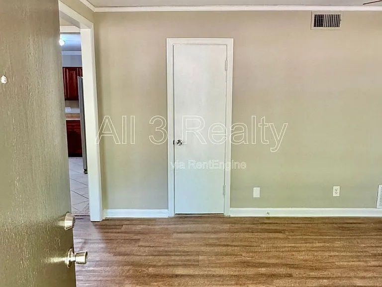 804 Hillman St — Photo 7