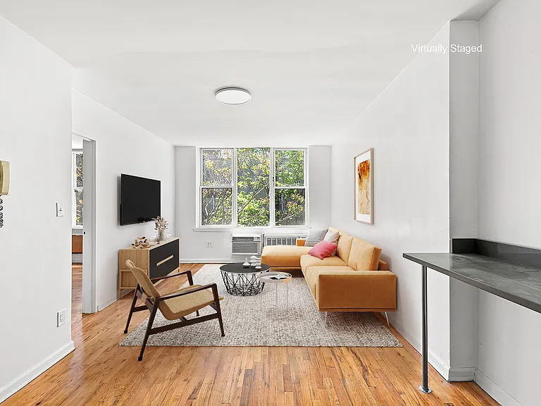320 W 22nd St #3A — Photo 1