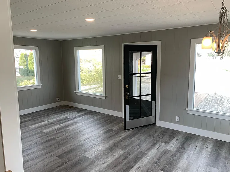 209 N Blue St — Photo 22
