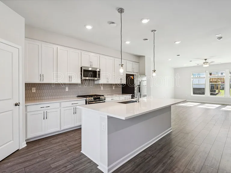 1604 Halbrook Pl SW — Photo 8