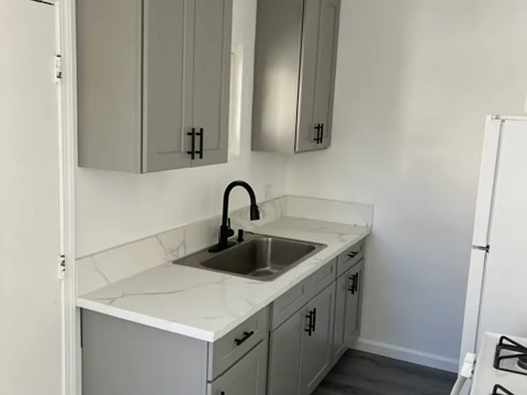 534 Stepney St #2 — Photo 5