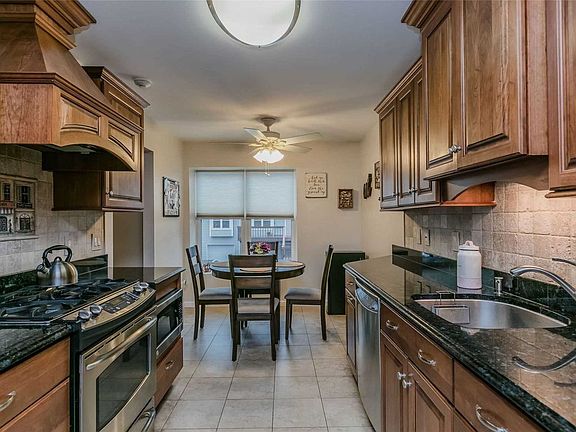 4th image of 7 Leeward Ln