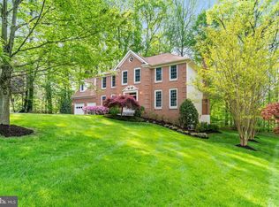 9745 Rolling Ridge Dr, Fairfax Station, VA 22039
