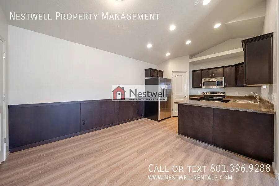 Stunning Top-Floor Midvale Condo! — Photo 2