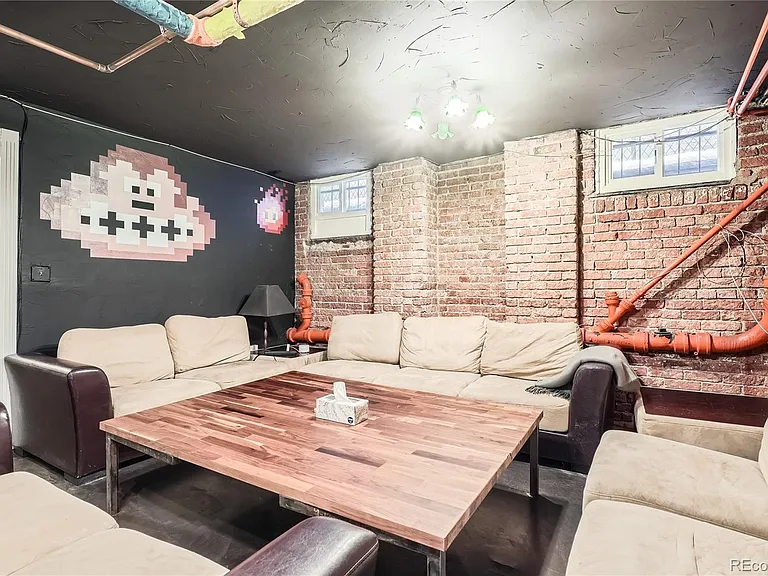 940 N Logan St — Photo 35