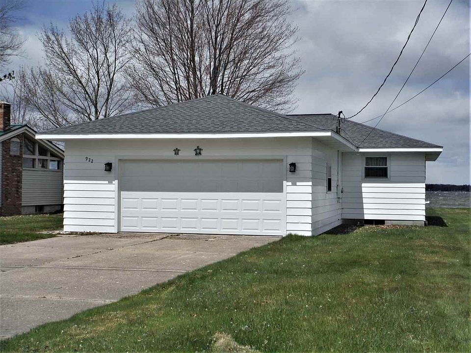 1st image of 922 Iroquois Ave