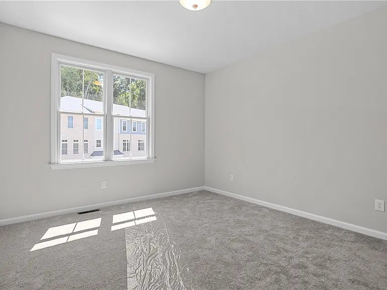 413 Walnut Ct — Photo 11