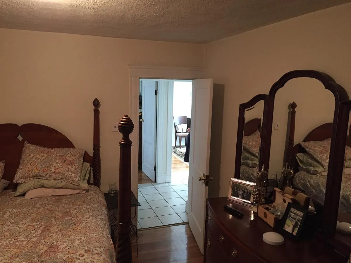 4 bed, 2500 sqft, $3,600 — Photo 2