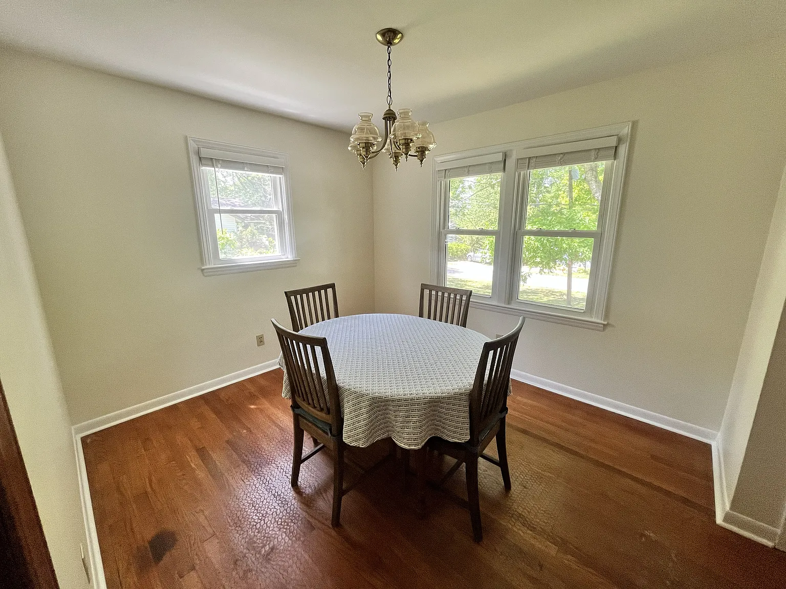 3 bed, 1300 sqft, $2,500 — Photo 3