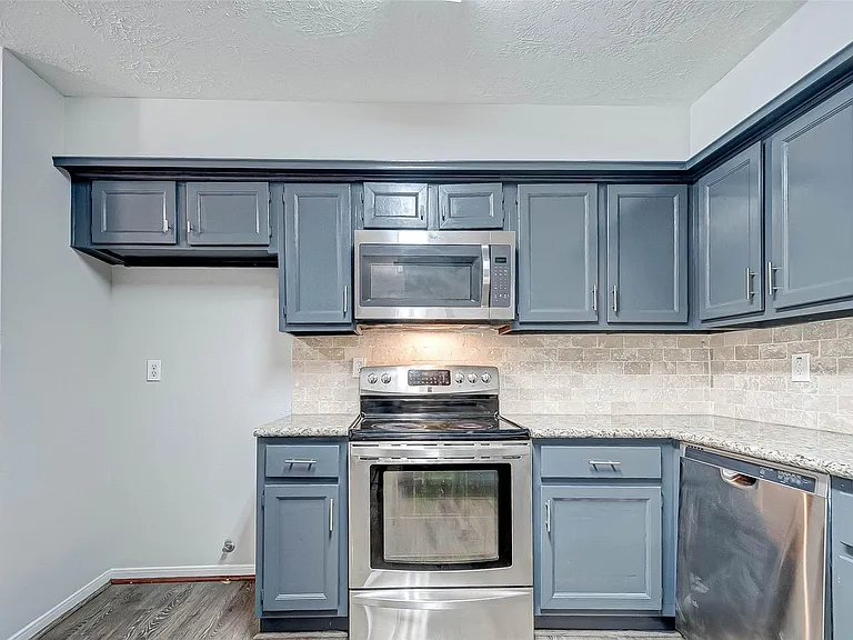 2723 Colony Dr — Photo 18