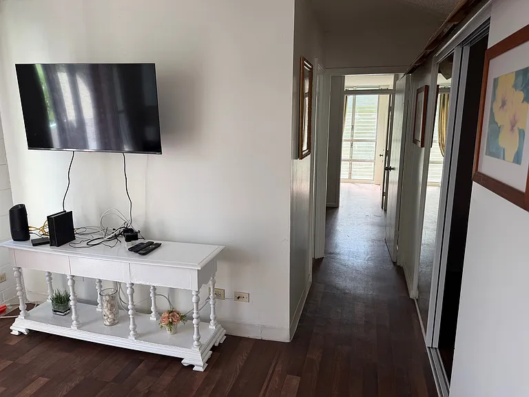 Waikiki Whale Watcher Apartments — Photo 60