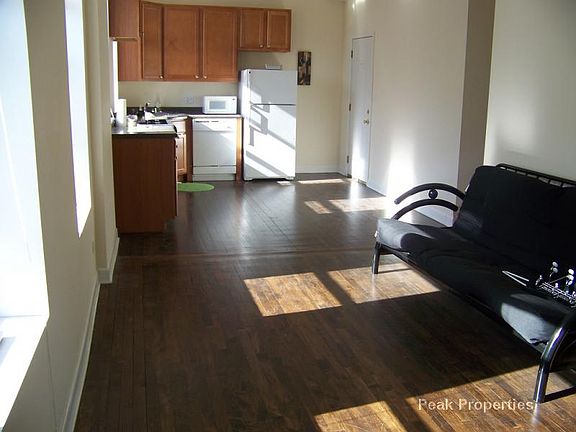 2nd image of 2065 N Hoyne Ave APT 1