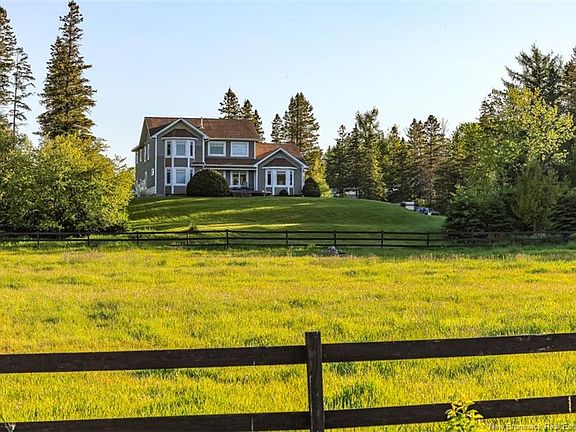 2nd image of 560 Lakeside Rd