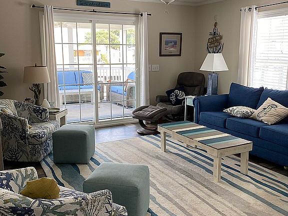 Open living area in front 