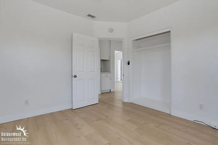 5738 Meade Ave — Photo 12