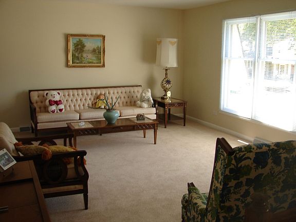 Living Room 18'0 x 13'4