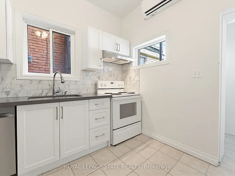 25 Strathcona Ave S #1 — Photo 13