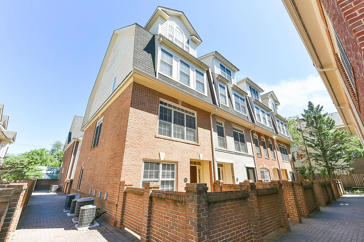 Building Photo - 4610 Wilson Blvd