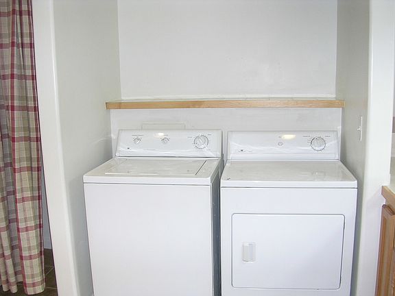 3rd image of 634 Lake Michigan Dr NW APT 3