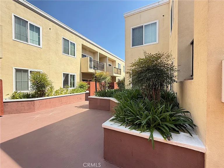 300 E Providencia Ave #111 — Photo 7