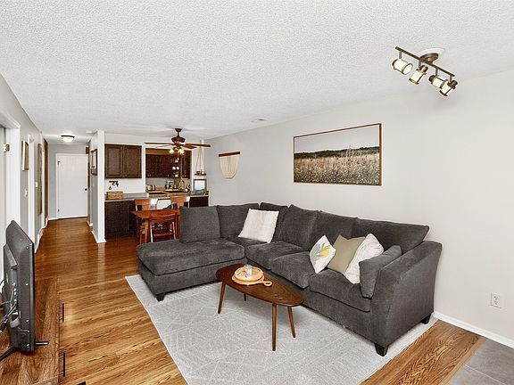 4th image of 2343 Glenwood Dr #50