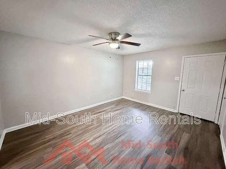 3829 Walsingham Dr — Photo 3