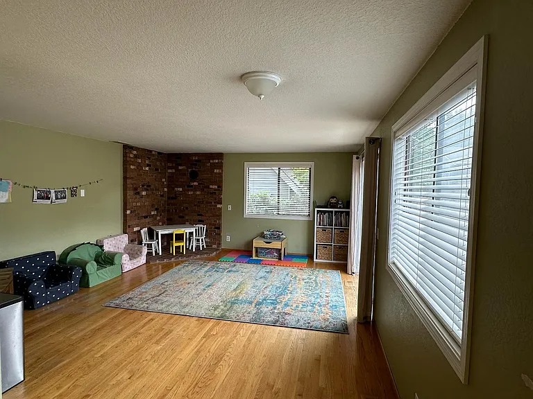 1040 Cedar Pl — Photo 5