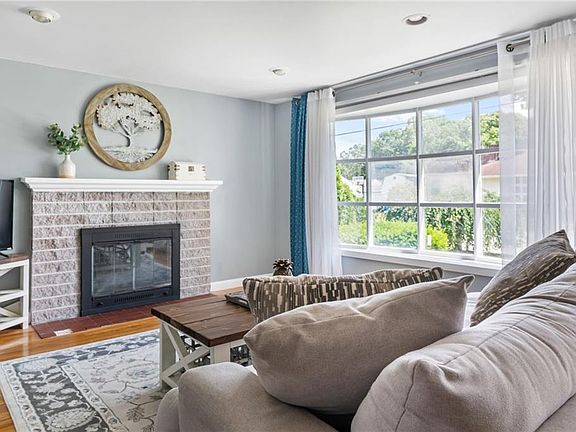 2nd image of 85 Brookfield Dr