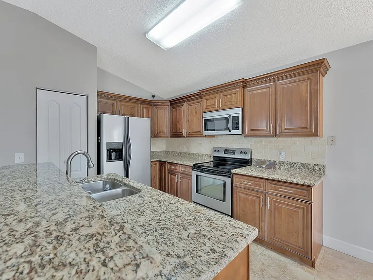 1664 Portsmouth Lake Dr — Photo 8