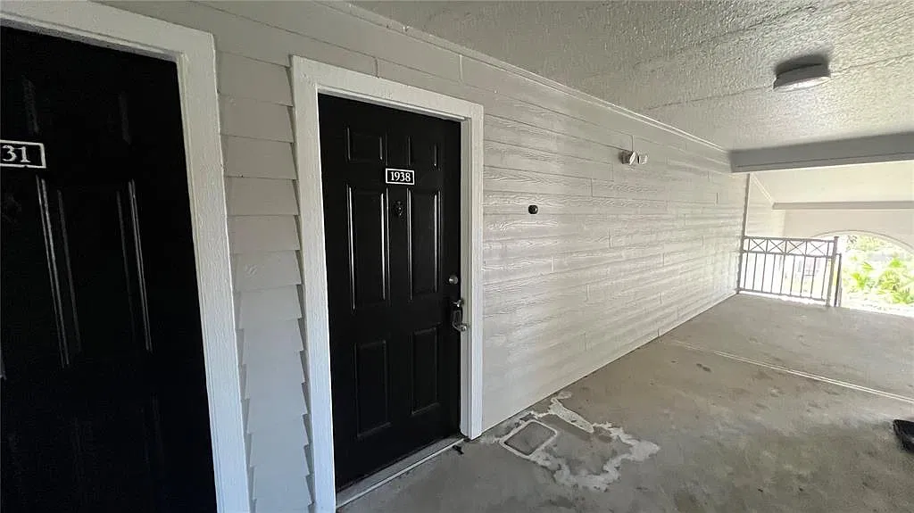 1 bed, 1.0 bath, 650 sqft, $1,300 — Photo 2
