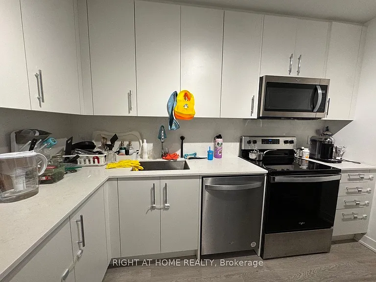 3 Strathgowan Ave #202 — Photo 16