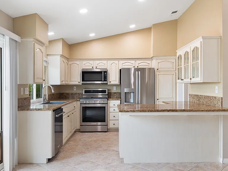 44030 Mariposa Ct — Photo 11